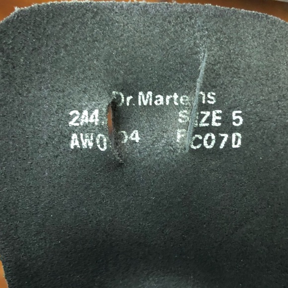 Vintage Dr Martens England Capped Toe and Link Chain 2A47 Lace Up Ankle Boots 7 - Picture 16 of 16